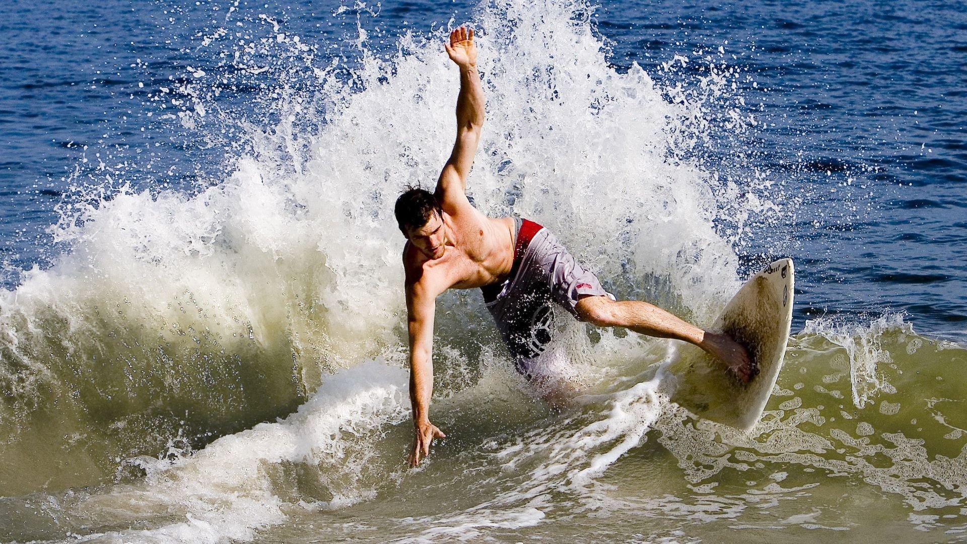 黄蜂对阵国王，小贾伦持续制造杀伤，成为比赛胜负手